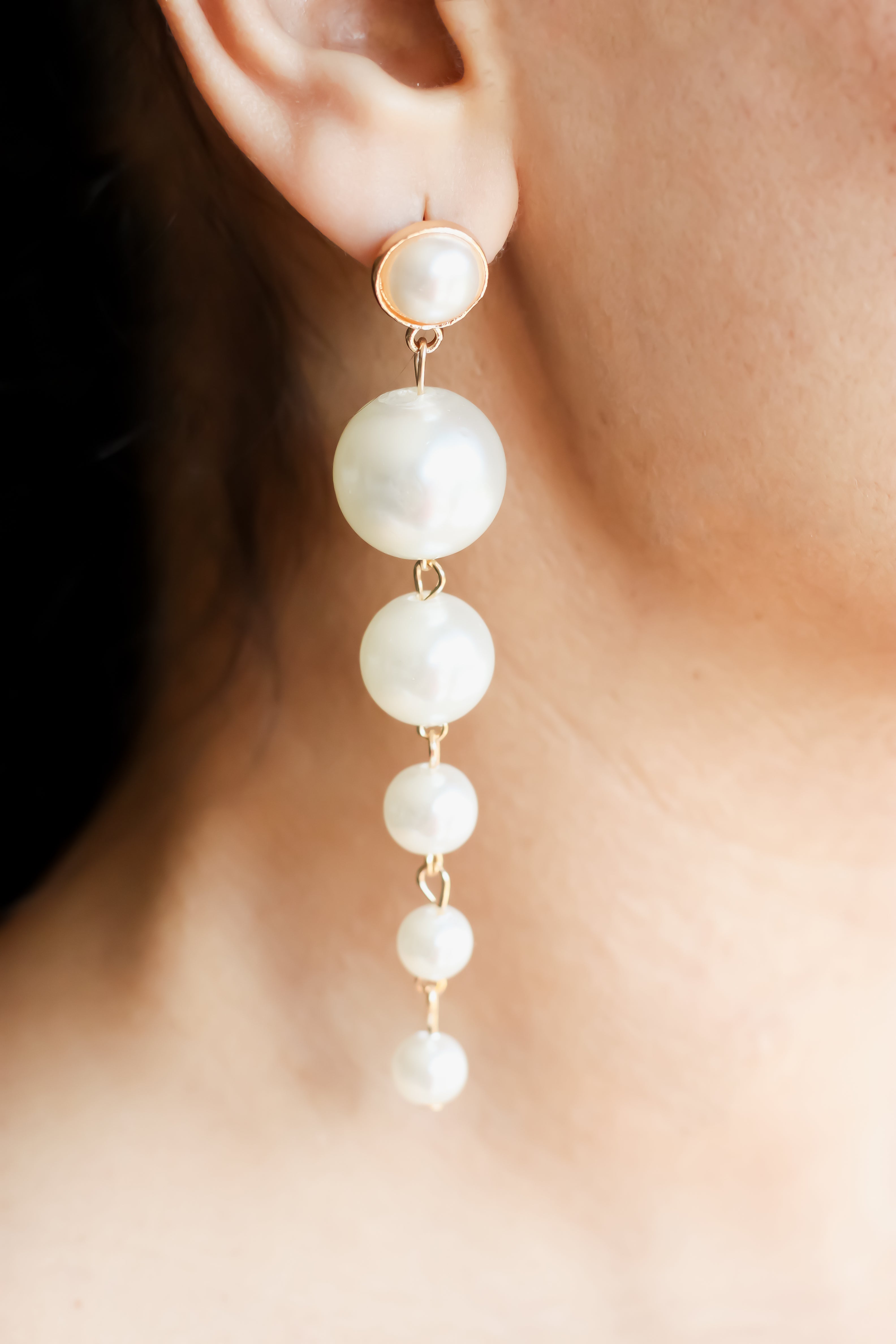 Pearl drop statement earrings hotsell